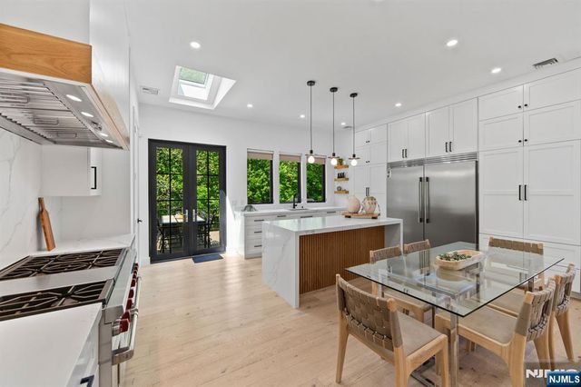 284 Castle Drive, Englewood Cliffs, NJ 07632