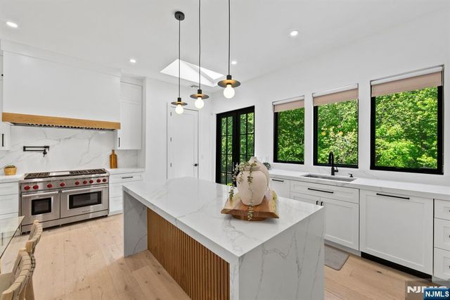 284 Castle Drive, Englewood Cliffs, NJ 07632