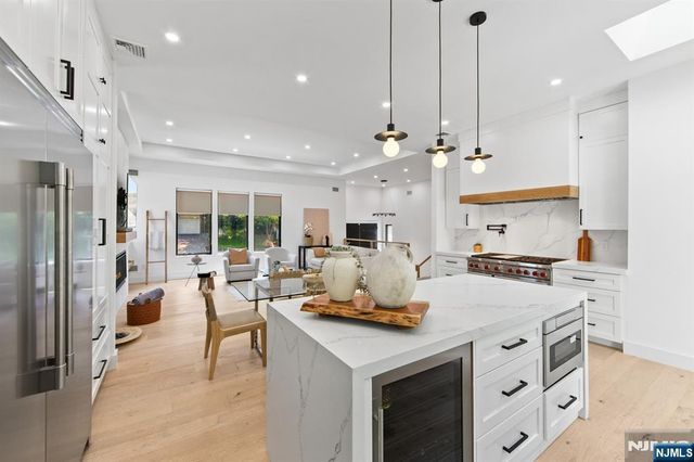 284 Castle Drive, Englewood Cliffs, NJ 07632