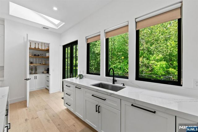 284 Castle Drive, Englewood Cliffs, NJ 07632
