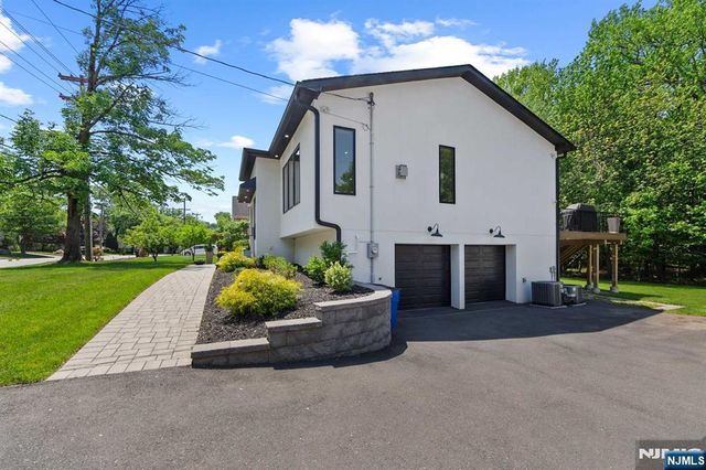 284 Castle Drive, Englewood Cliffs, NJ 07632
