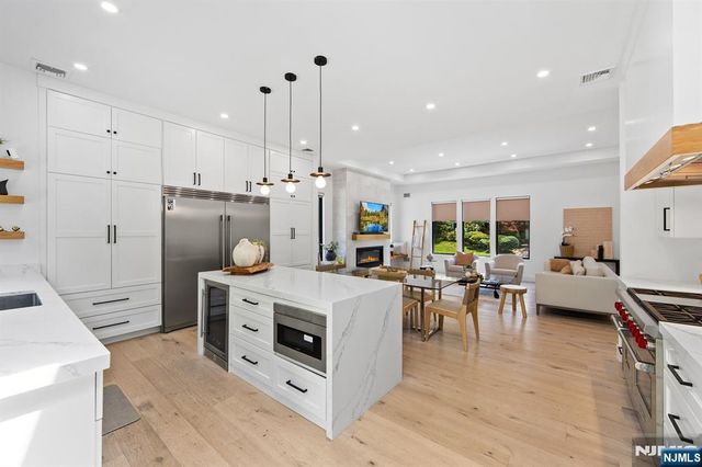 284 Castle Drive, Englewood Cliffs, NJ 07632