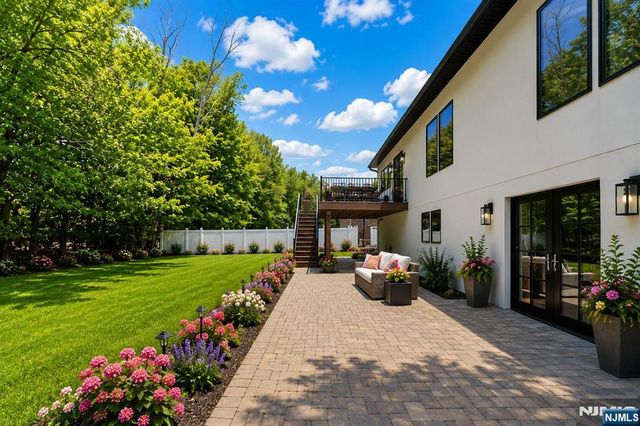 284 Castle Drive, Englewood Cliffs, NJ 07632