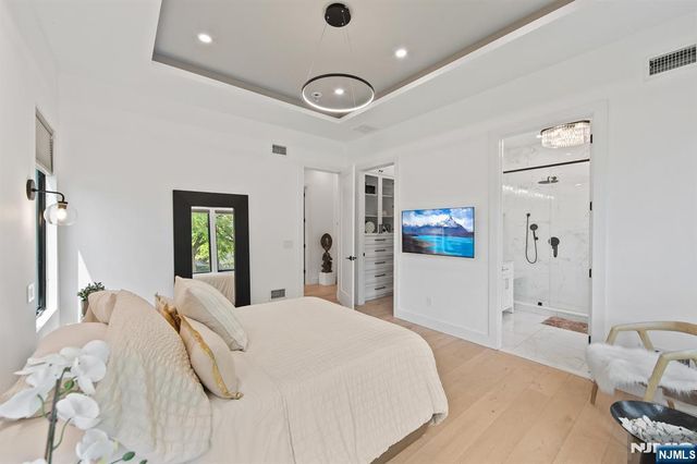284 Castle Drive, Englewood Cliffs, NJ 07632