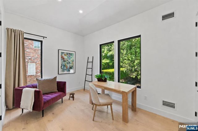 284 Castle Drive, Englewood Cliffs, NJ 07632