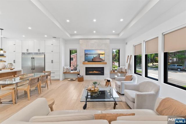 284 Castle Drive, Englewood Cliffs, NJ 07632