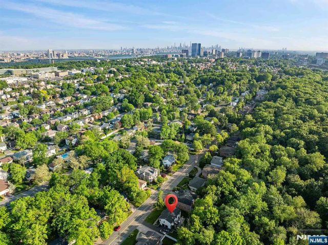 284 Castle Drive, Englewood Cliffs, NJ 07632