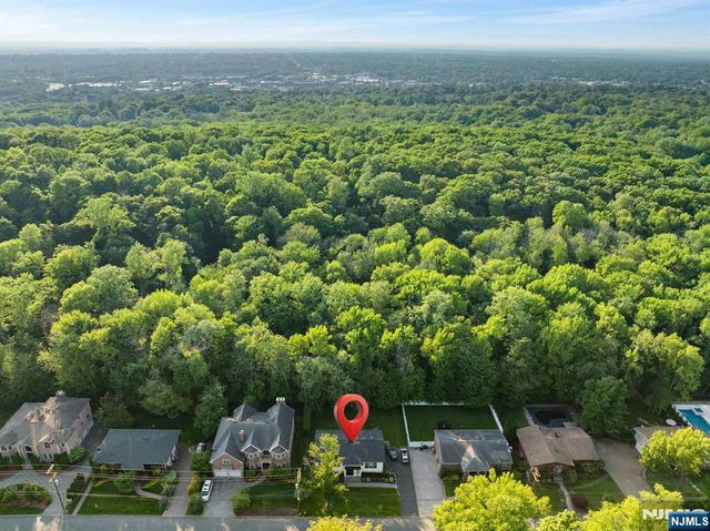 284 Castle Drive, Englewood Cliffs, NJ 07632