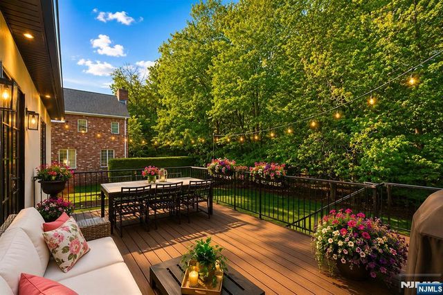 284 Castle Drive, Englewood Cliffs, NJ 07632