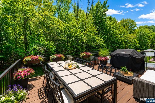 284 Castle Drive, Englewood Cliffs, NJ 07632
