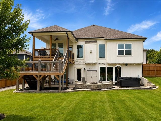 22905 S Creekview Drive, Peculiar, MO 64078