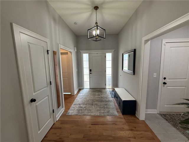 22905 S Creekview Drive, Peculiar, MO 64078