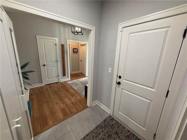 22905 S Creekview Drive, Peculiar, MO 64078