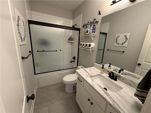 22905 S Creekview Drive, Peculiar, MO 64078