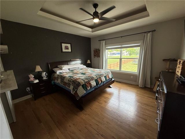 22905 S Creekview Drive, Peculiar, MO 64078