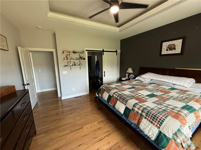 22905 S Creekview Drive, Peculiar, MO 64078