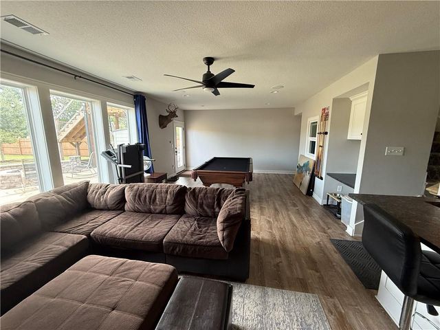 22905 S Creekview Drive, Peculiar, MO 64078