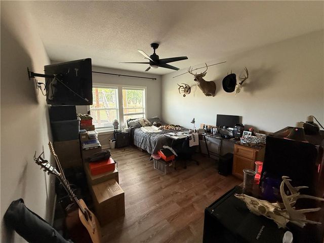 22905 S Creekview Drive, Peculiar, MO 64078