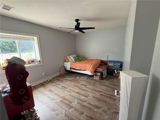 22905 S Creekview Drive, Peculiar, MO 64078
