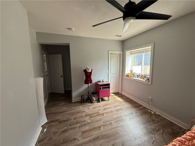 22905 S Creekview Drive, Peculiar, MO 64078