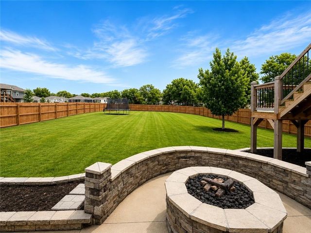 22905 S Creekview Drive, Peculiar, MO 64078