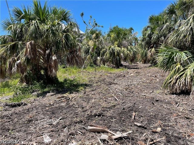 575 Sea Oats DR, Sanibel, FL 33957