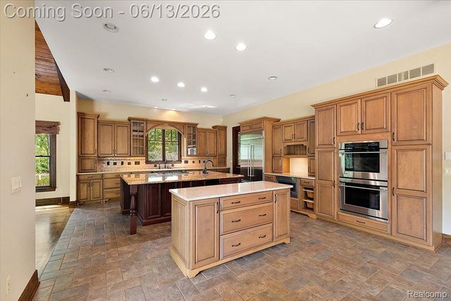 1600 S Hickory Ridge Trail, Milford Charter Township, MI 48380