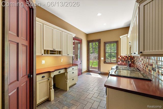 1600 S Hickory Ridge Trail, Milford Charter Township, MI 48380