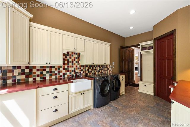 1600 S Hickory Ridge Trail, Milford Charter Township, MI 48380