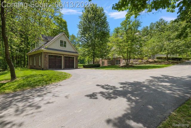 1600 S Hickory Ridge Trail, Milford Charter Township, MI 48380