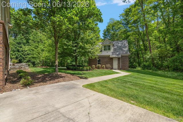 1600 S Hickory Ridge Trail, Milford Charter Township, MI 48380
