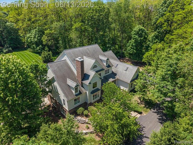 1600 S Hickory Ridge Trail, Milford Charter Township, MI 48380