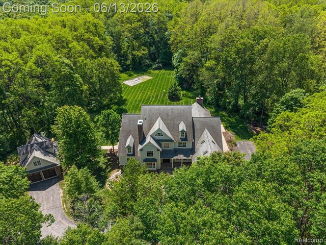 1600 S Hickory Ridge Trail, Milford Charter Township, MI 48380