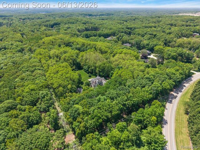 1600 S Hickory Ridge Trail, Milford Charter Township, MI 48380