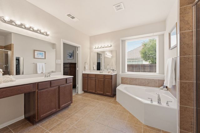 8113 Hickory Upland Drive, Fort Worth, TX 76131