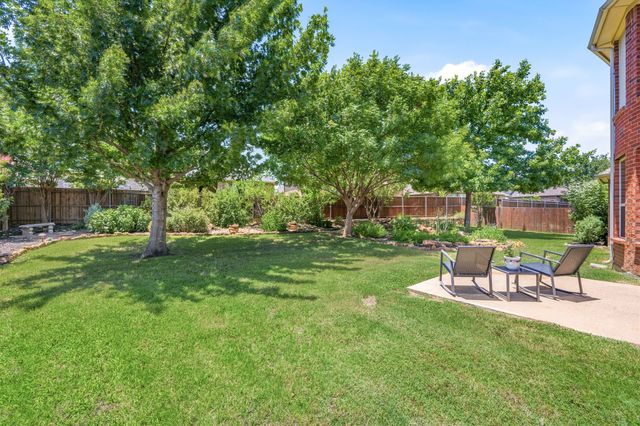 8113 Hickory Upland Drive, Fort Worth, TX 76131