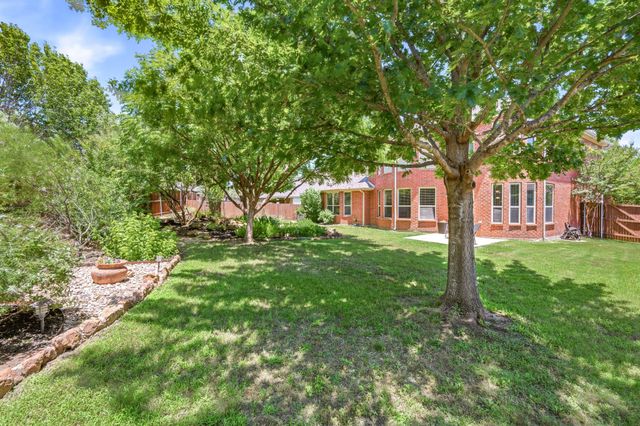 8113 Hickory Upland Drive, Fort Worth, TX 76131