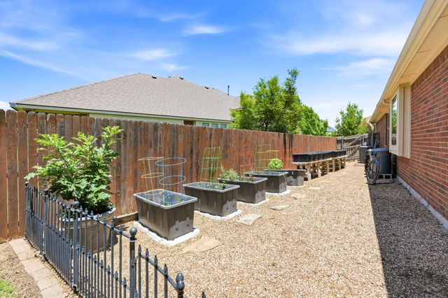 8113 Hickory Upland Drive, Fort Worth, TX 76131