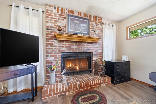 707 W 46th Place, Sand Springs, OK 74063