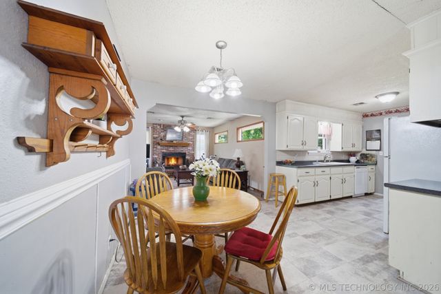 707 W 46th Place, Sand Springs, OK 74063