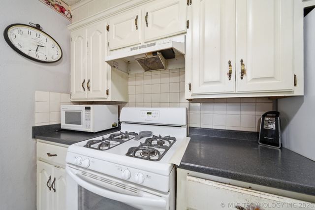 707 W 46th Place, Sand Springs, OK 74063