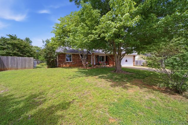 707 W 46th Place, Sand Springs, OK 74063