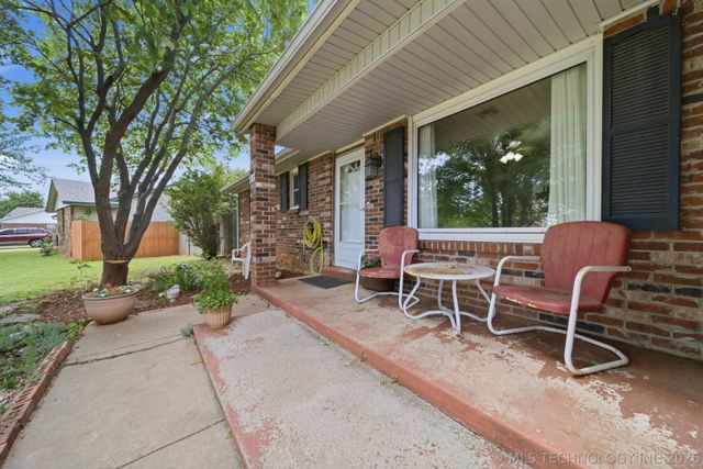 707 W 46th Place, Sand Springs, OK 74063