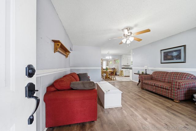 707 W 46th Place, Sand Springs, OK 74063