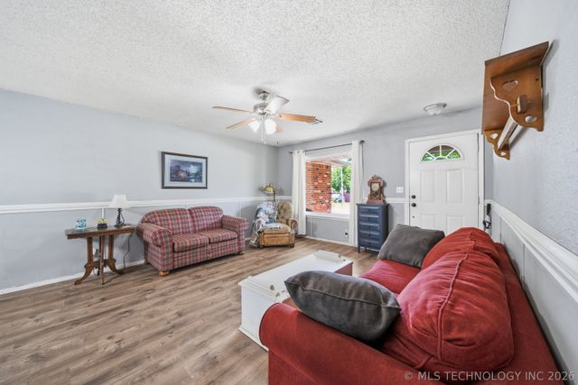 707 W 46th Place, Sand Springs, OK 74063