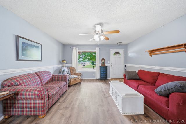 707 W 46th Place, Sand Springs, OK 74063