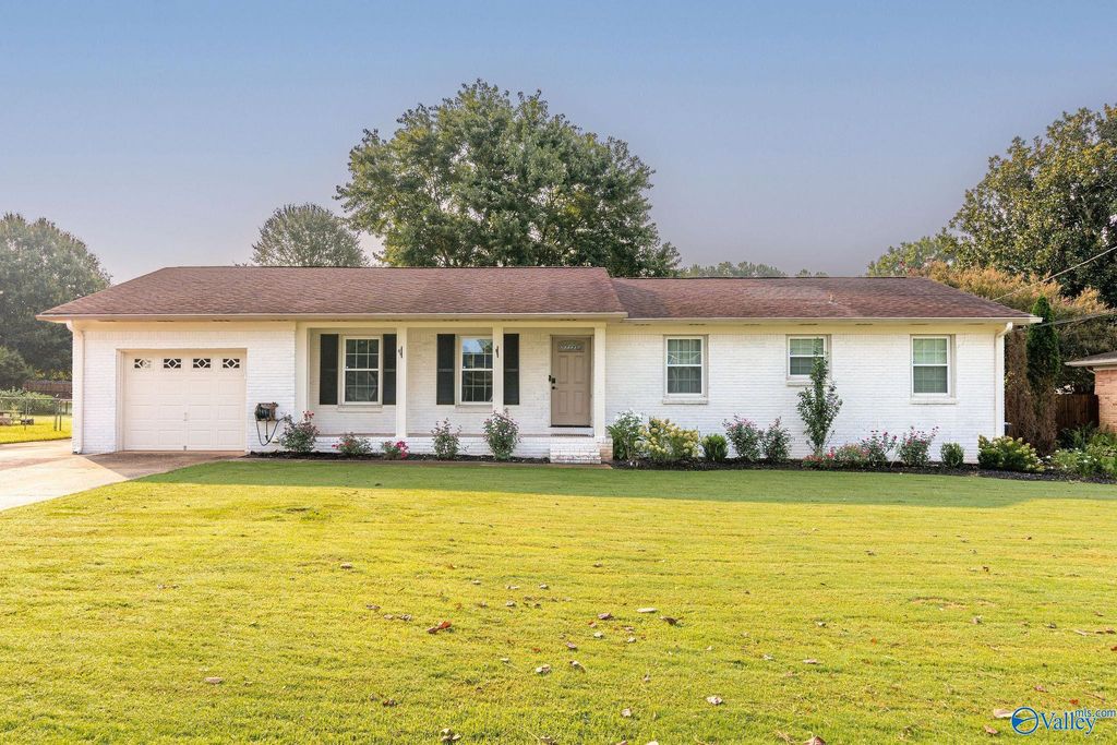 9015 SW Whittier Road, Huntsville, AL 35802