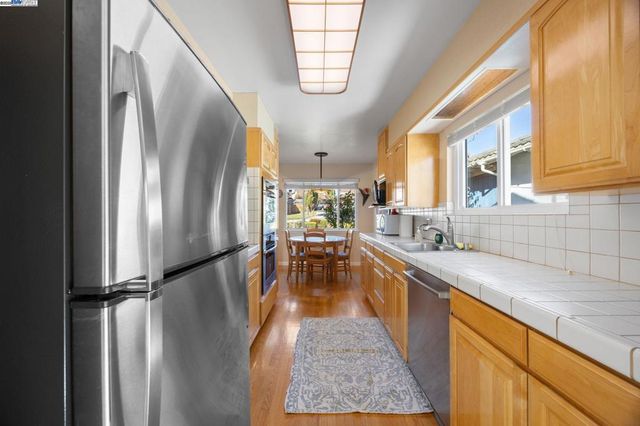 2461 2461 Trenton Dr, San Bruno, CA 94066