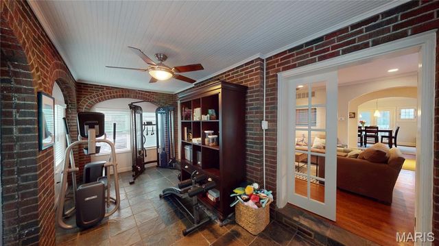 421 West Point Court, University City, MO 63130