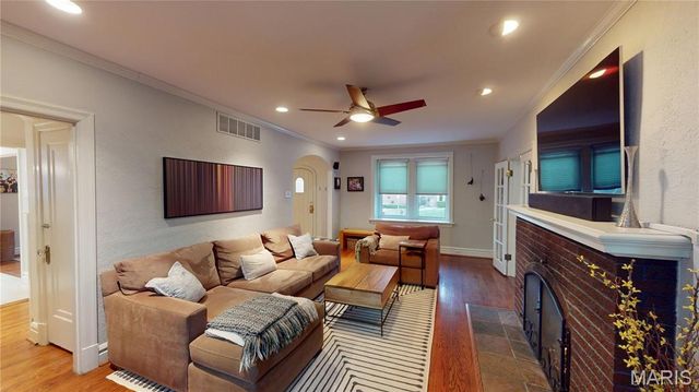 421 West Point Court, University City, MO 63130